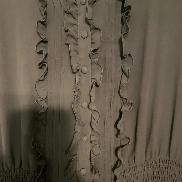 Torrid Gray Pleated Flutter Sleeve Top - Picture 5 of 5